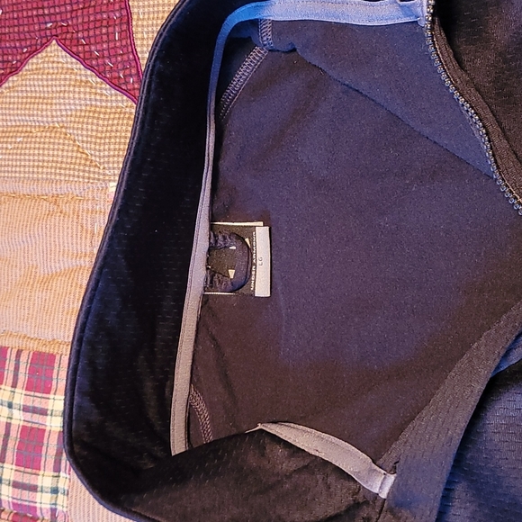 Under Armour 1/4 zip - Picture 2 of 4